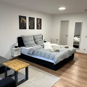 https://studio-an-der-elbe-mit-balkon-kche-und-netflix.dresdenhotels.net